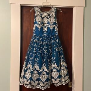 Women’s size 10 Chi Chi clothing blue and ivory lace dress